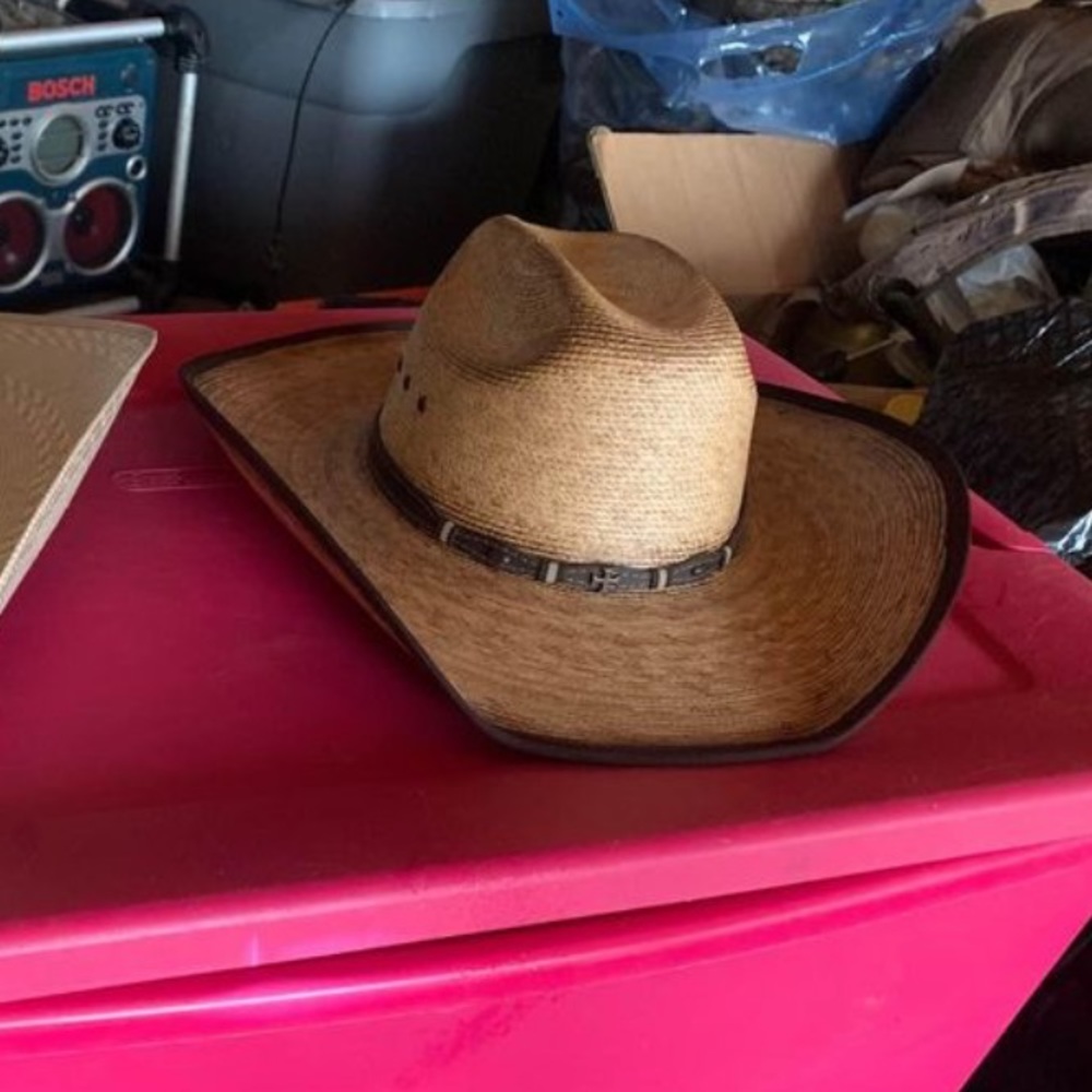 Justin hat